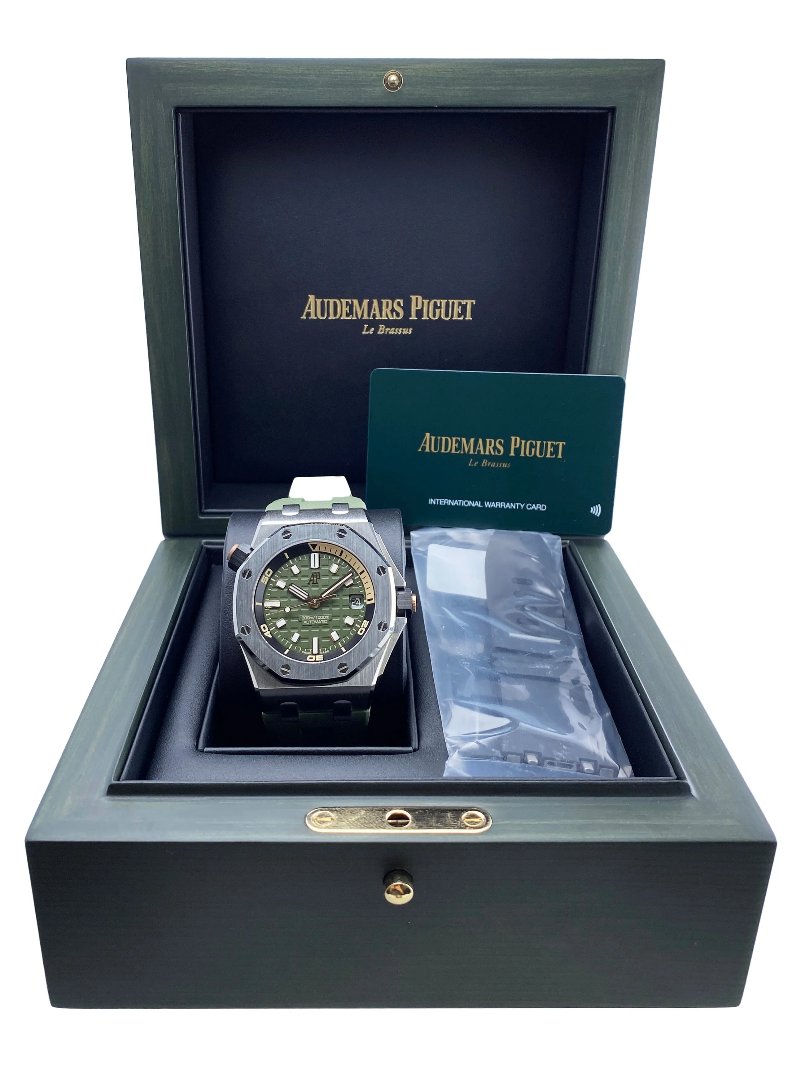 Audemars Piguet Royal Oak Offshore Diver 15720ST Green Dial Mens Watch