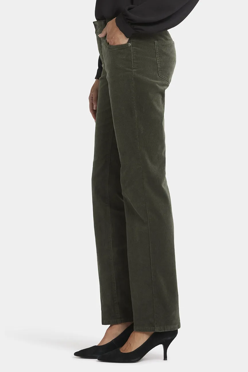 Marilyn Straight Corduroy Broek Groen | Vine Leaf